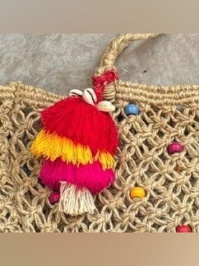 *Shiraleah* Chunky Shell Bag Tassel EUC!